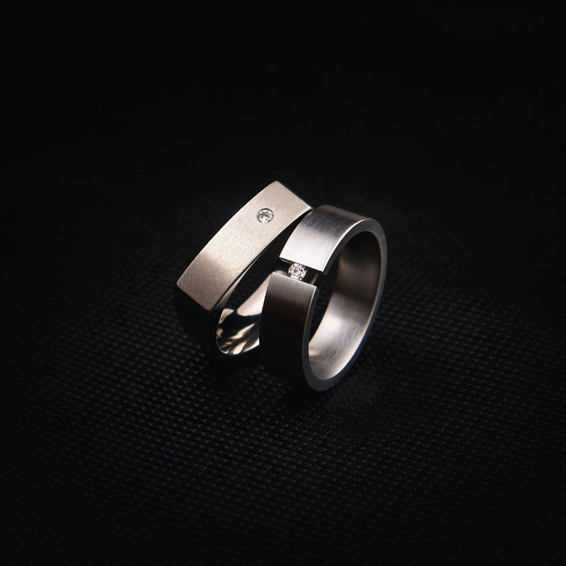 Discover 2024’s Top Picks: Wedding Bands for Men That Make a Statement